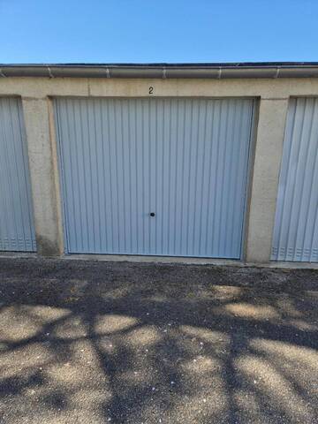 Rent Garage - Parking parking Charnay-lès-Mâcon 71850