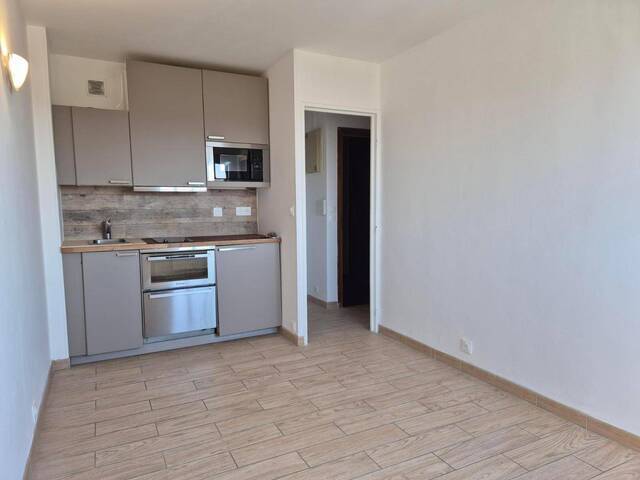 Rent Apartment appartement rénové 2 rooms 28.67 m² Mâcon 71000 5