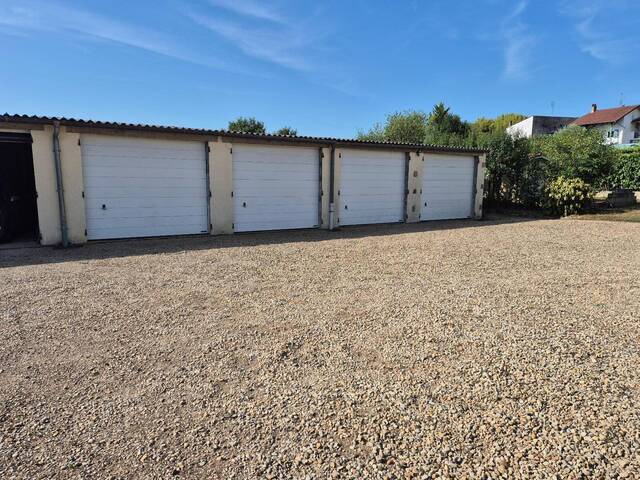 Rent Garage - Parking parking Sennecé-lès-Mâcon 71000