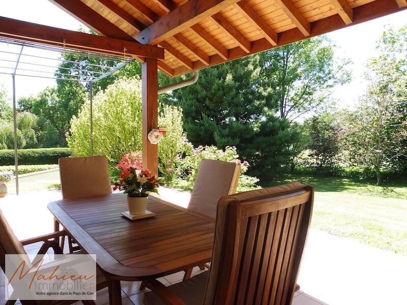 Vendu Maison individuelle 7 pièces 220 m² Cessy 01170