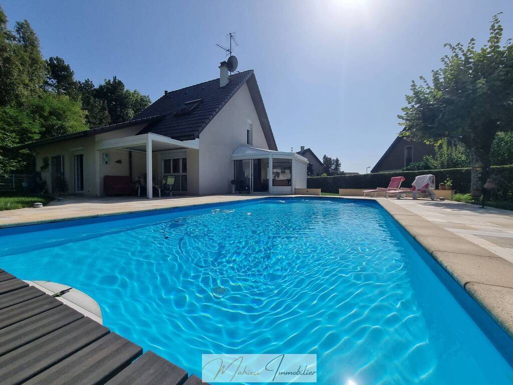 Sold Individual house 6 rooms 115 m² Ornex 01210