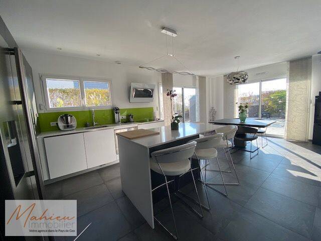 Vendu Maison individuelle 5 pièces 109 m² Cessy 01170