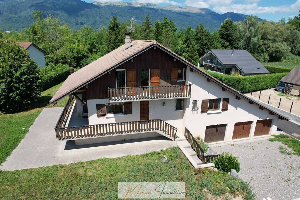 Vente Maison individuelle 8 pièces 200 m² Saint-Genis-Pouilly 01630