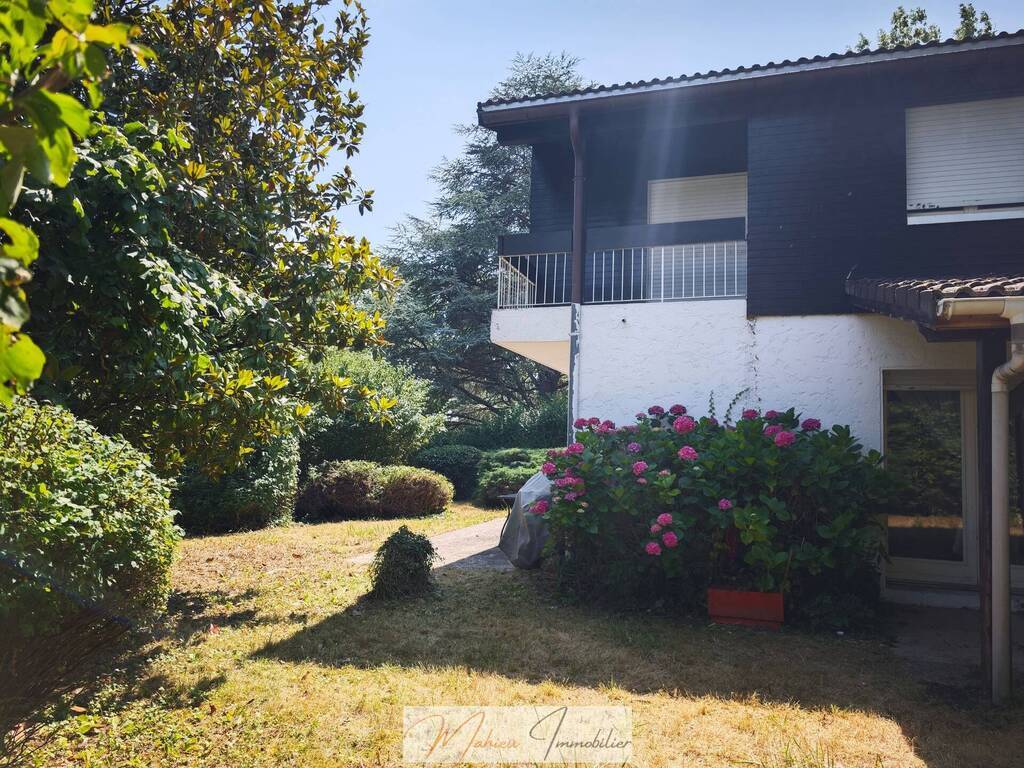 Buy Old house 6 rooms 122 m² Gex 01170