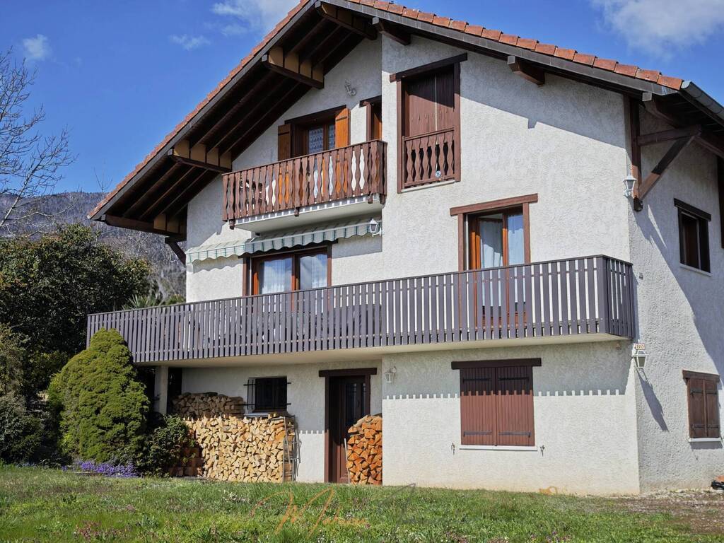 Vente Maison 7 pièces 123 m² Saint-Jean-de-Gonville 01630