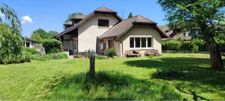 Location Maison 8 pièces 186 m² Divonne-les-Bains 01220