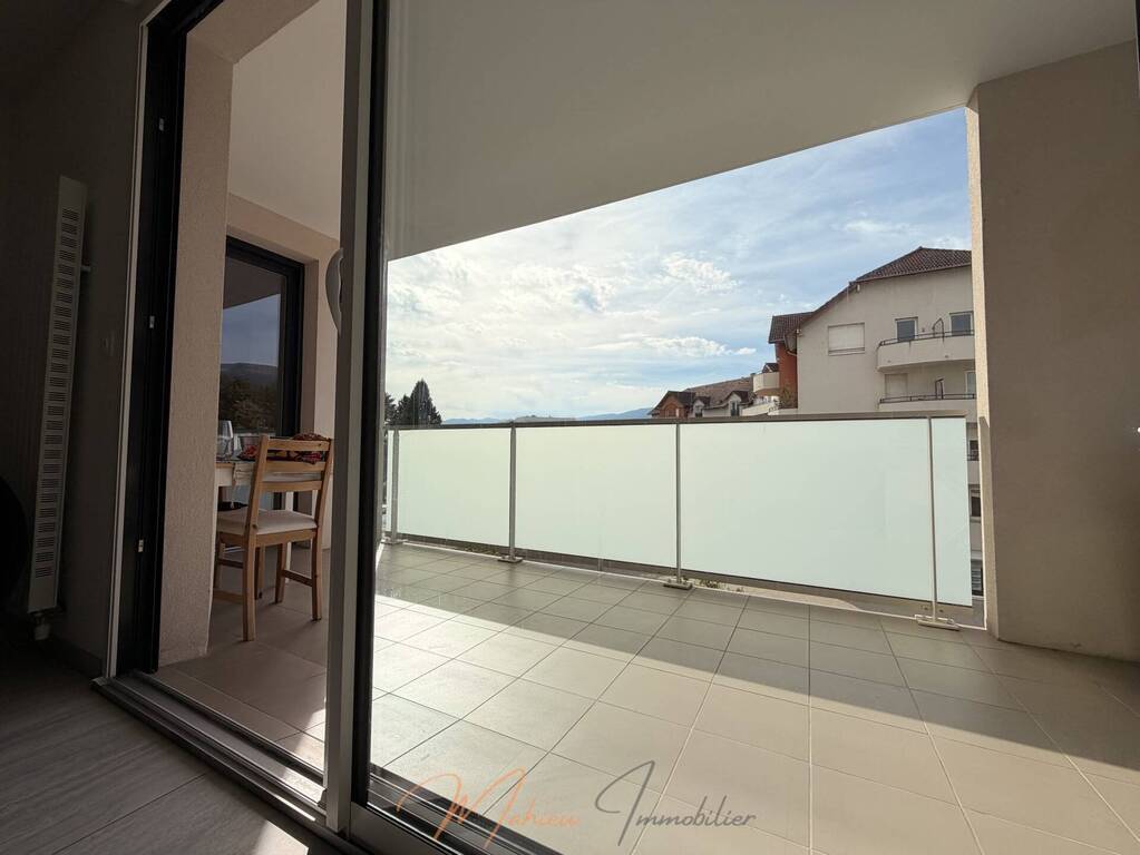 Buy Apartment 4 rooms 80 m² Saint-Genis-Pouilly 01630