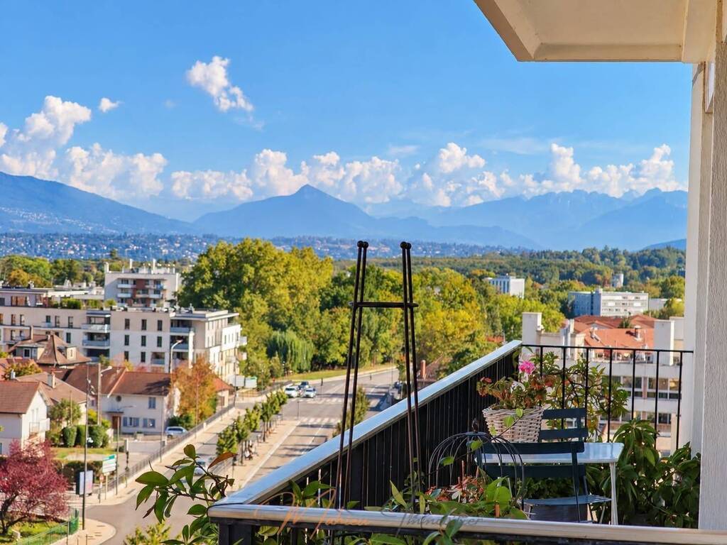 Vente Appartement 4 pièces 76 m² Ferney-Voltaire 01210