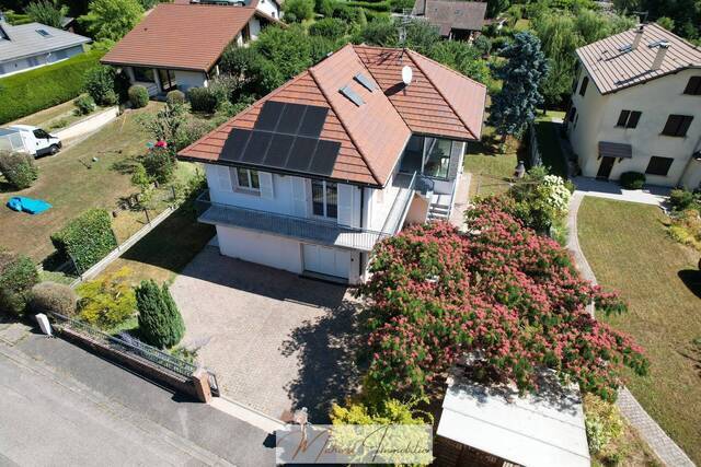 Buy Individual house 8 rooms 222 m² Ornex 01210