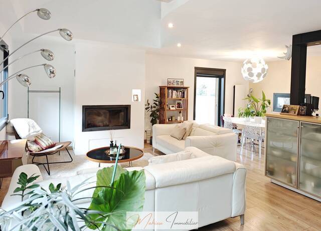 Vente Maison individuelle 5 pièces 158 m² Cessy 01170