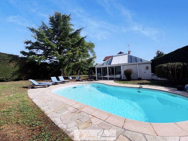 Buy Individual house 5 rooms 158 m² Cessy 01170