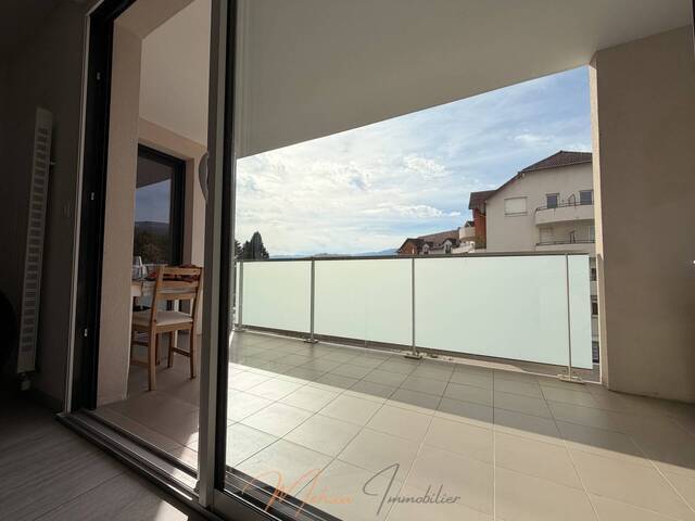 Buy Apartment 4 rooms 80 m² Saint-Genis-Pouilly 01630