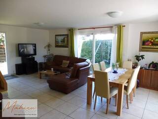 Vendu Maison 4 pièces 95 m² Thoiry 01710