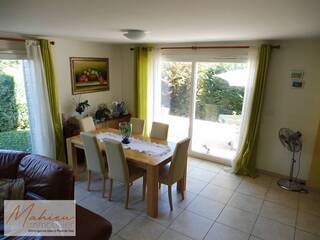 Vendu Maison 4 pièces 95 m² Thoiry 01710