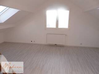 Vendu Maison individuelle 7 pièces 184 m² Crozet 01170