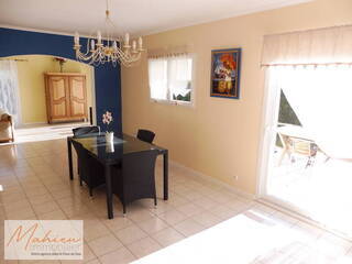 Sold Individual house 6 rooms 186 m² Cessy 01170