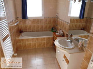 Sold Individual house 6 rooms 186 m² Cessy 01170