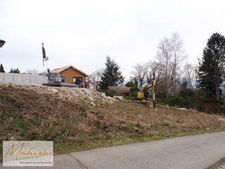 Sold Land Grilly 01220