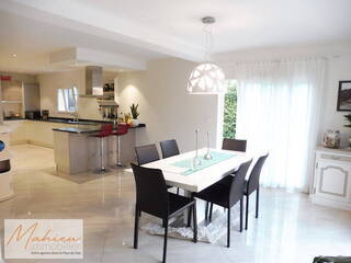 Vendu Maison individuelle 6 pièces 186 m² Versonnex 01210