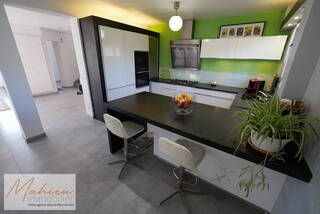 Vendu Maison individuelle 6 pièces 182 m² Cessy 01170