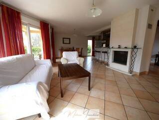 Vendu Maison mitoyenne 6 pièces 131 m² Saint-Genis-Pouilly 01630