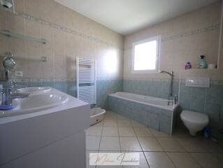 Vendu Maison mitoyenne 6 pièces 131 m² Saint-Genis-Pouilly 01630