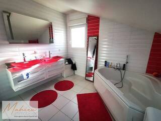 Sold Individual house 5 rooms 105 m² Cessy 01170