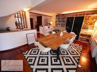 Sold Old house 6 rooms 190 m² Grilly 01220