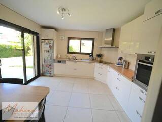 Vendu Maison individuelle 7 pièces 208 m² Ornex 01210