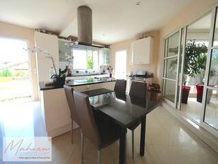 Vendu Maison individuelle 6 pièces 210 m² Cessy 01170