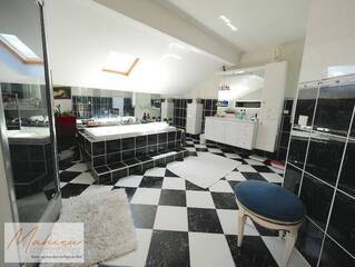 Vendu Maison individuelle 6 pièces 210 m² Cessy 01170