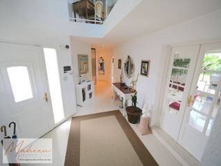Vendu Maison individuelle 6 pièces 210 m² Cessy 01170