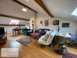 Vendu Maison 6 pièces 306 m² Ornex 01210