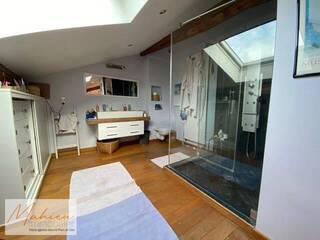 Vendu Maison 6 pièces 306 m² Ornex 01210