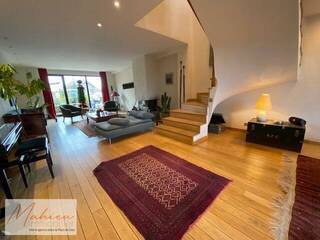 Vendu Maison 6 pièces 306 m² Ornex 01210
