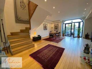 Vendu Maison 6 pièces 306 m² Ornex 01210