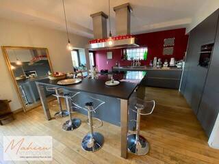 Vendu Maison 6 pièces 306 m² Ornex 01210