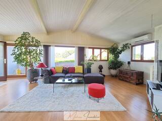 Sold Individual house 8 rooms 160 m² Gex 01170