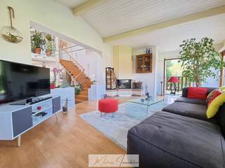 Sold Individual house 8 rooms 160 m² Gex 01170