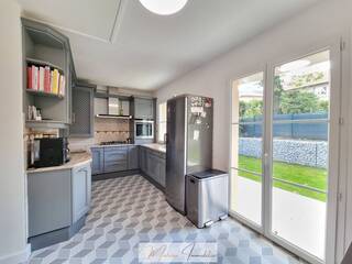 Sold Individual house 5 rooms 110 m² Gex 01170