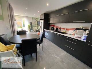 Vendu Maison 5 pièces 81 m² Saint-Genis-Pouilly 01630