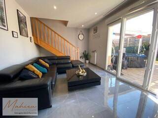 Vendu Maison 5 pièces 81 m² Saint-Genis-Pouilly 01630