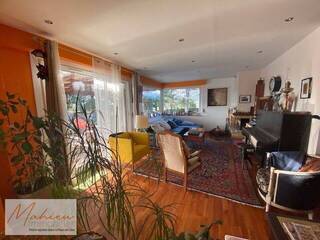 Vendu Maison individuelle 7 pièces 180 m² Sauverny 01220