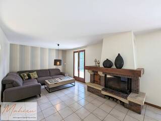 Sold Individual house 6 rooms 164 m² Saint-Genis-Pouilly 01630