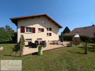 Buy Individual house 7 rooms 158 m² Crozet 01170