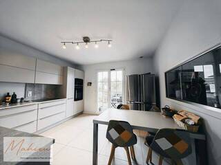 Buy Individual house 5 rooms 200 m² Cessy 01170