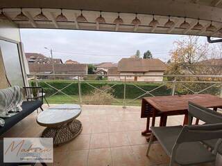 Buy Apartment duplex 5 rooms 140 m² Saint-Genis-Pouilly 01630