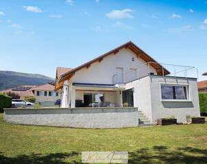 Buy Individual house 5 rooms 140 m² Saint-Genis-Pouilly 01630