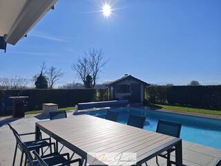 Buy Individual house 5 rooms 137 m² Thoiry 01710