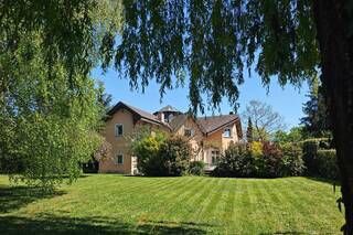 Buy Individual house 8 rooms 250 m² Cessy 01170